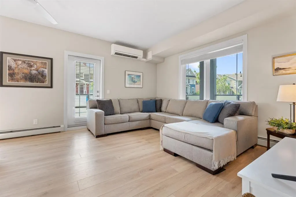 100 Auburn Meadows Manor SE, #111