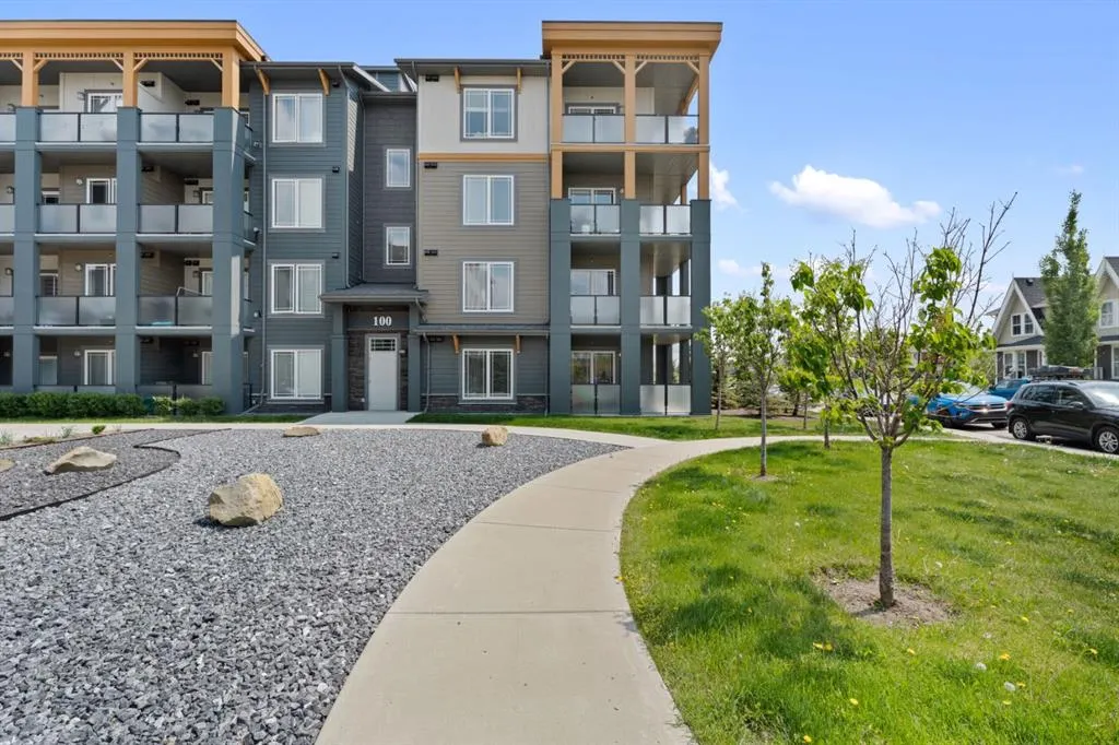 100 Auburn Meadows Manor SE, #111