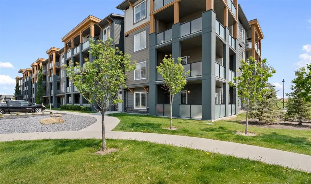 100 Auburn Meadows Manor SE, #111