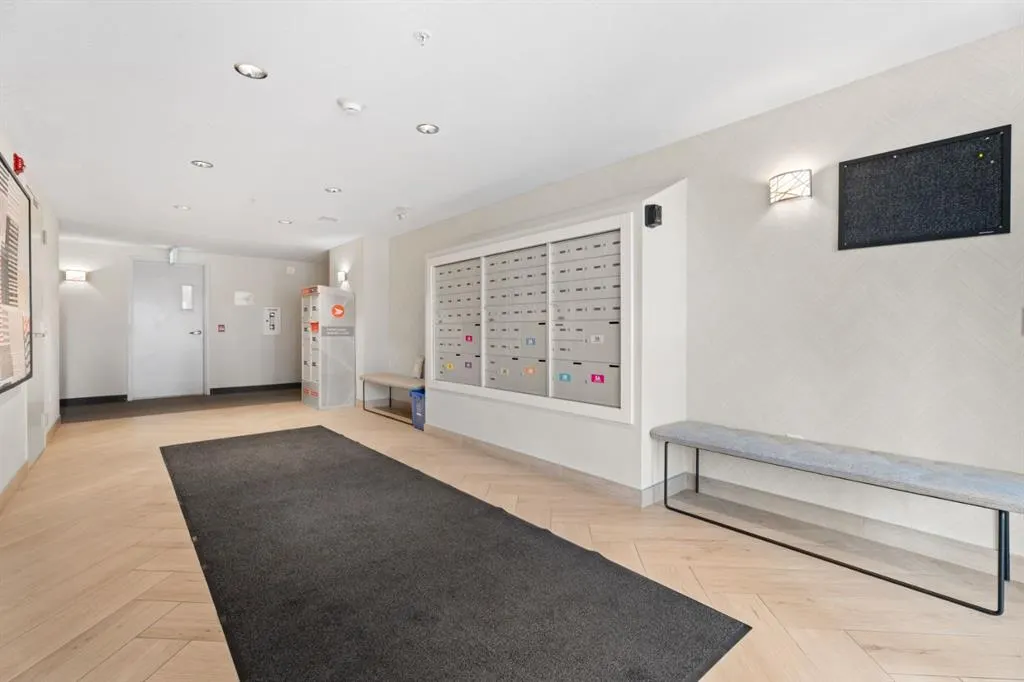 100 Auburn Meadows Manor SE, #111