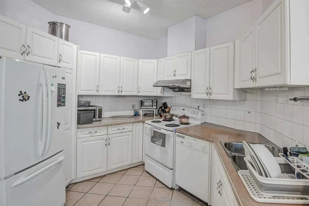 108 Edgeridge Terrace NW, #109