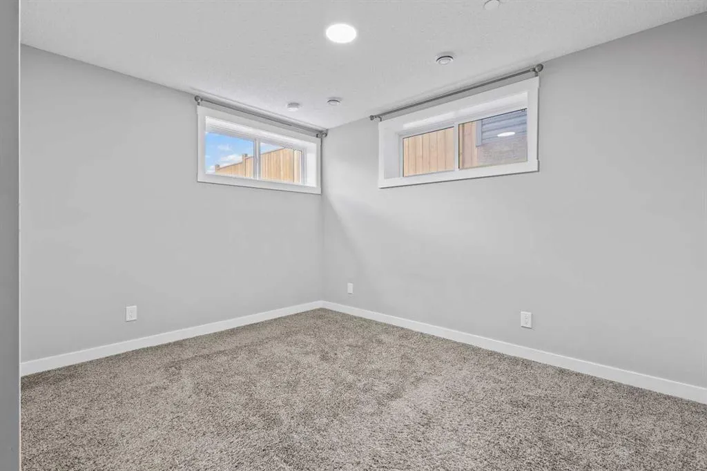 75 Howse Crescent NE
