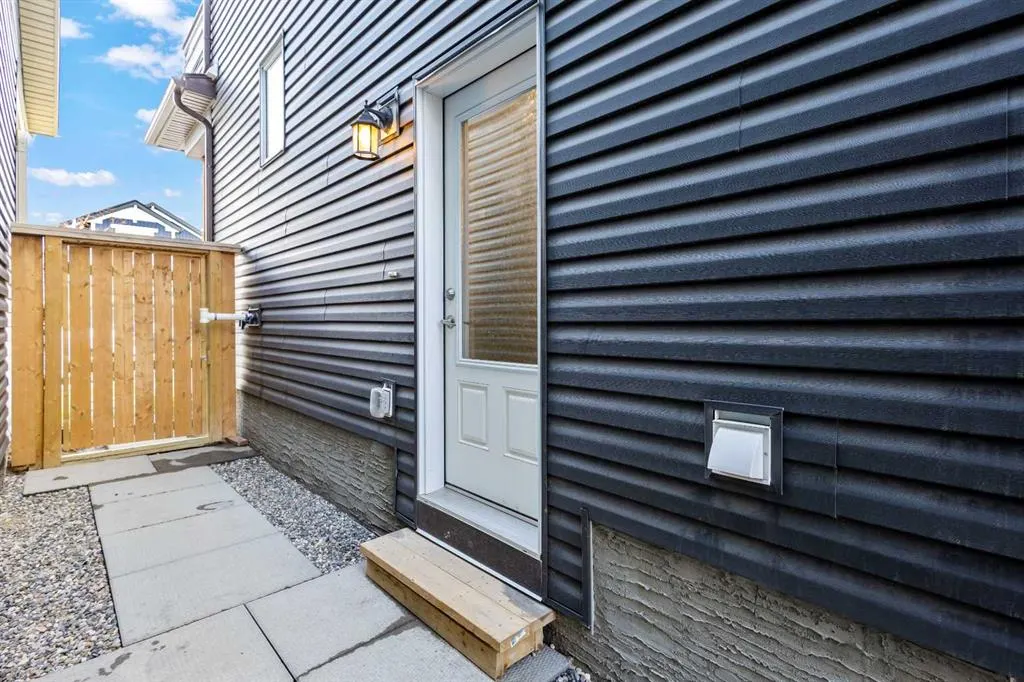 75 Howse Crescent NE