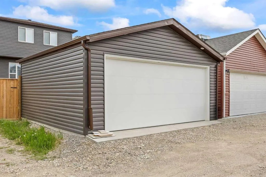 75 Howse Crescent NE