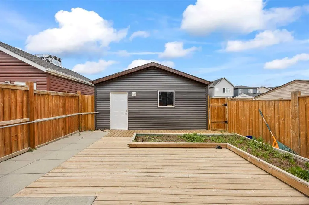 75 Howse Crescent NE