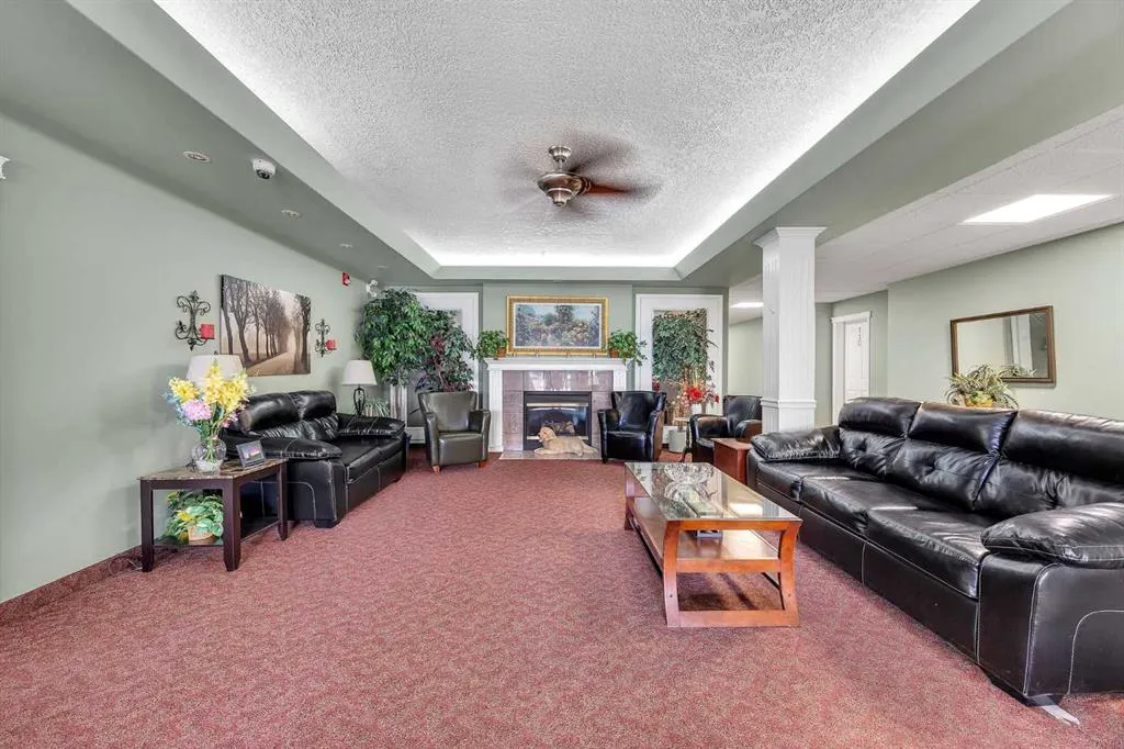 165 Manora Place NE, #306