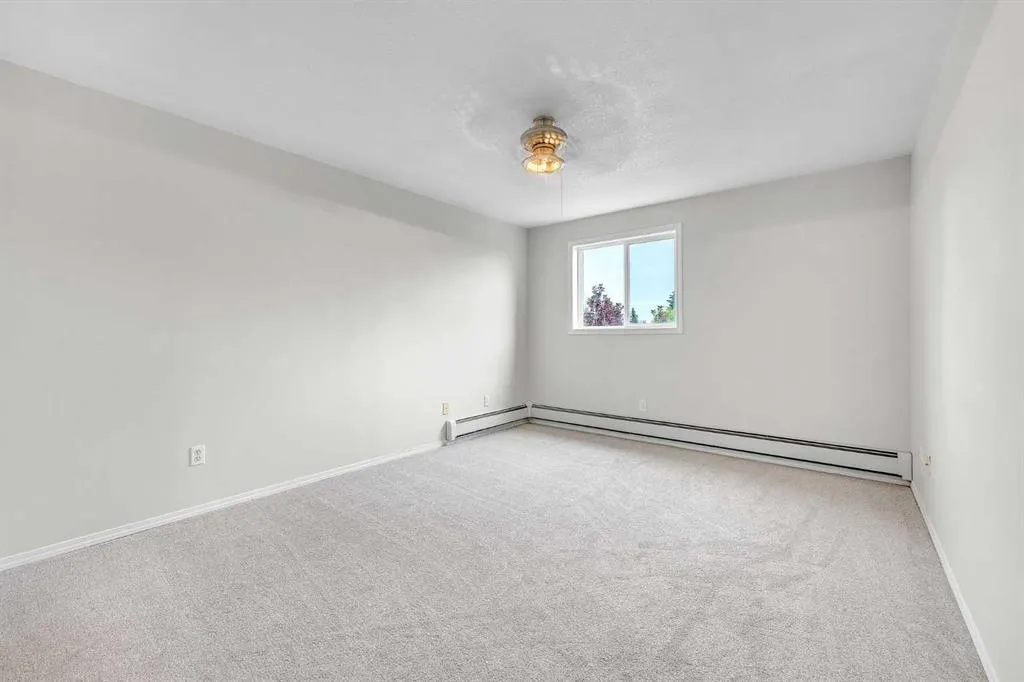 165 Manora Place NE, #306
