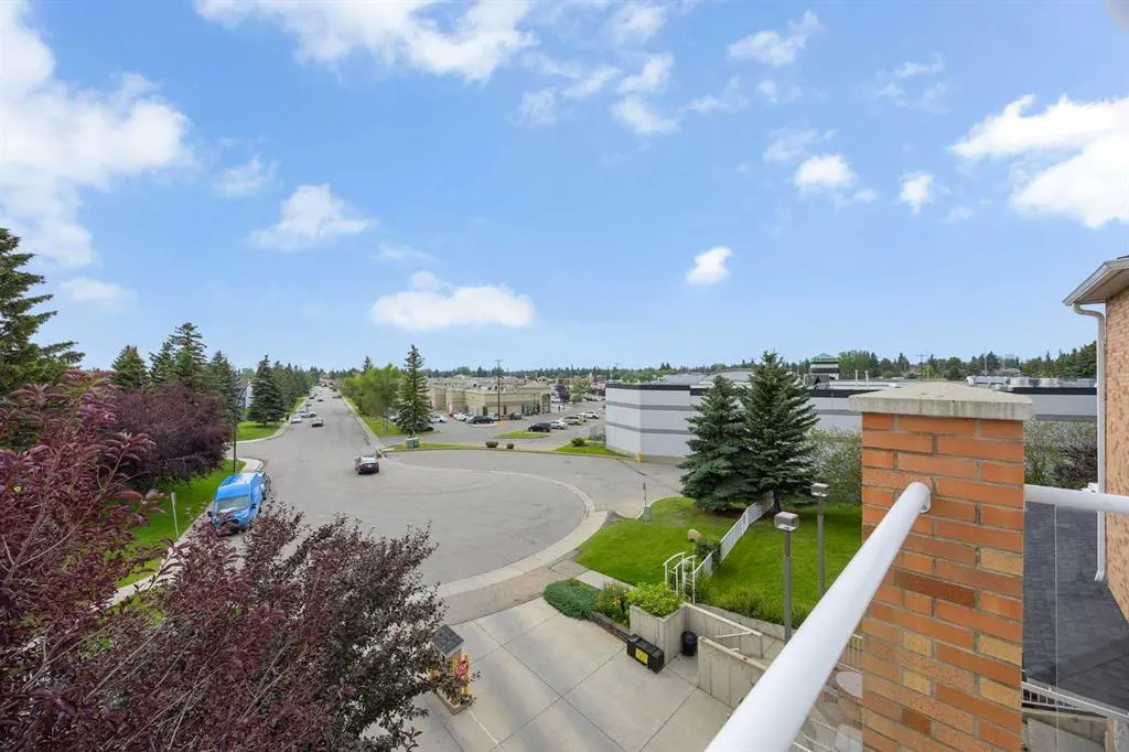 165 Manora Place NE, #306