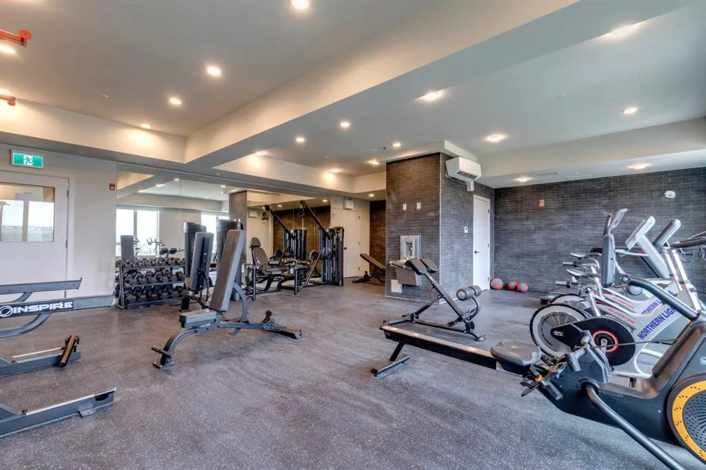 3932 University Avenue NW, #506