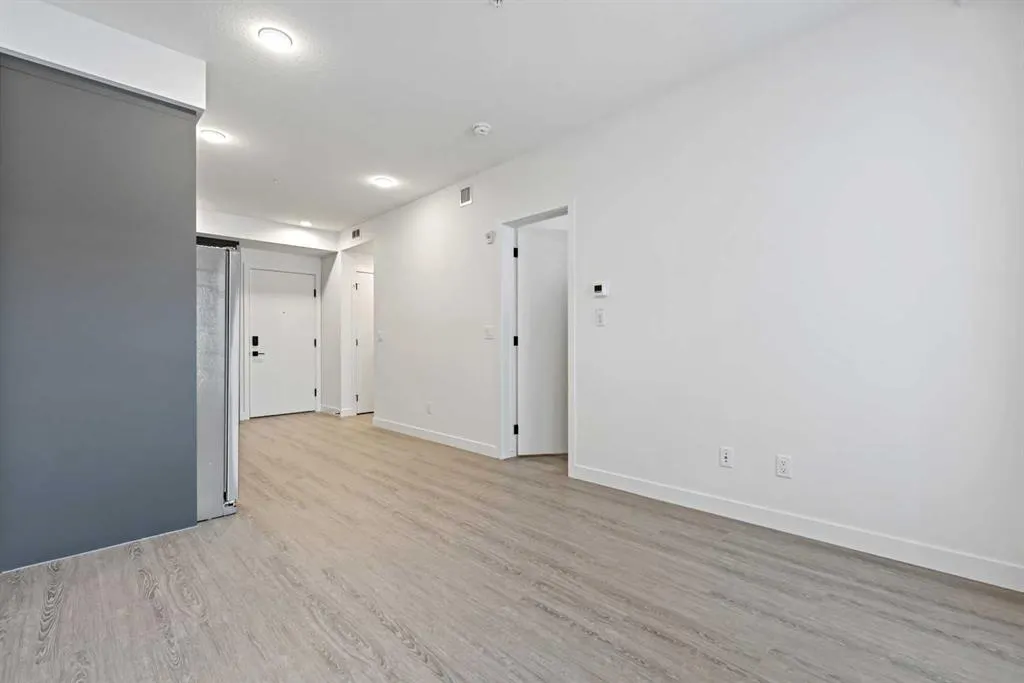 3932 University Avenue NW, #506