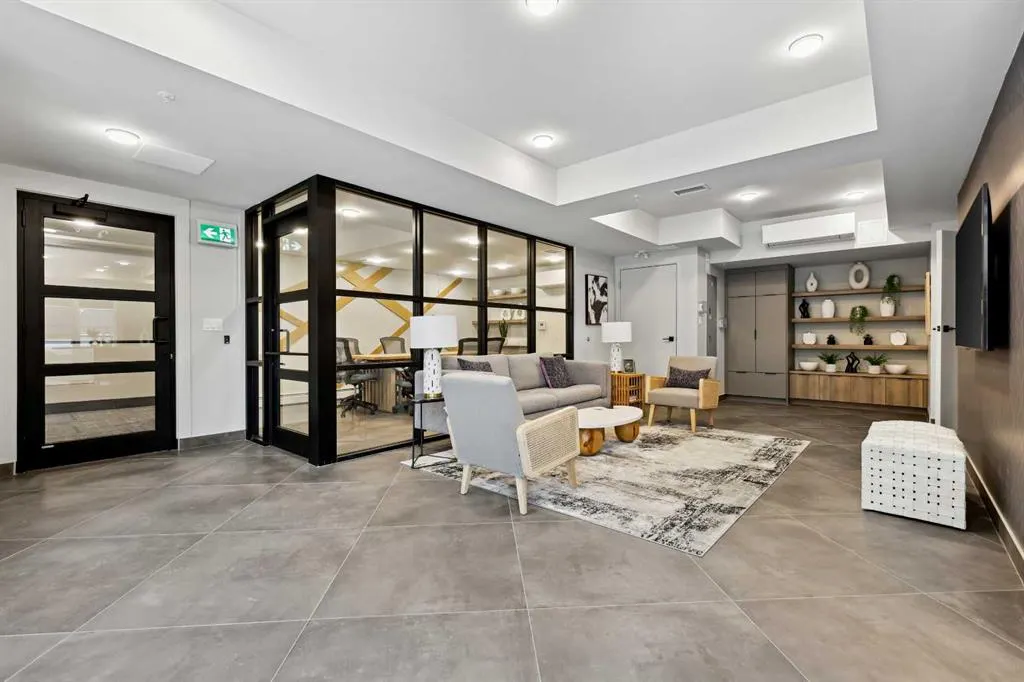 3932 University Avenue NW, #506