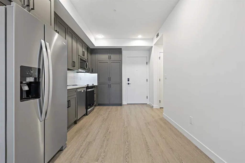 3932 University Avenue NW, #506