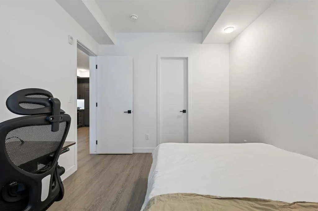 3932 University Avenue NW, #506