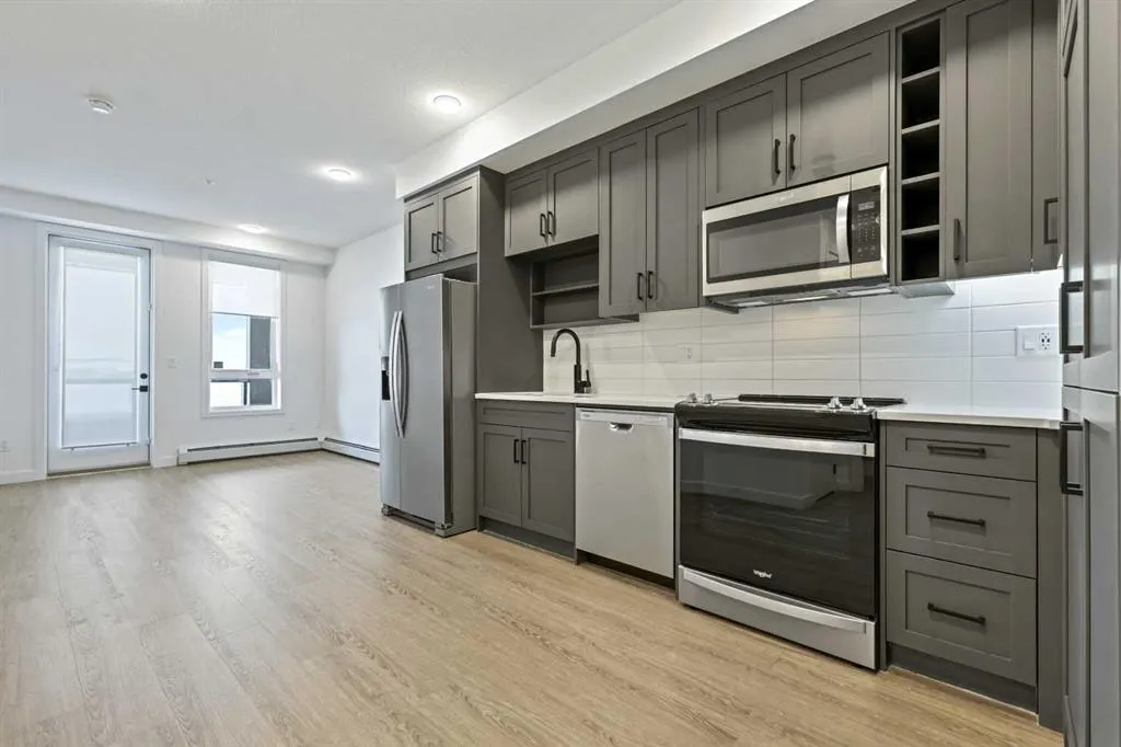 3932 University Avenue NW, #506