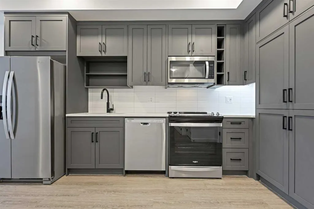 3932 University Avenue NW, #506