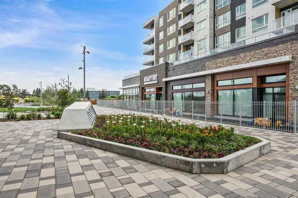 3932 University Avenue NW, #506