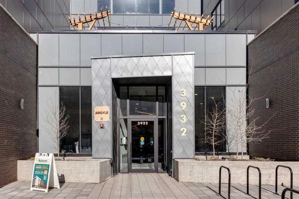 3932 University Avenue NW, #506