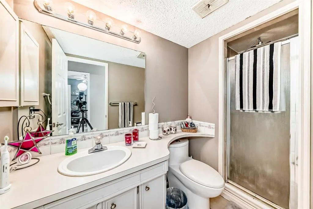 32 Radcliffe Bay SE