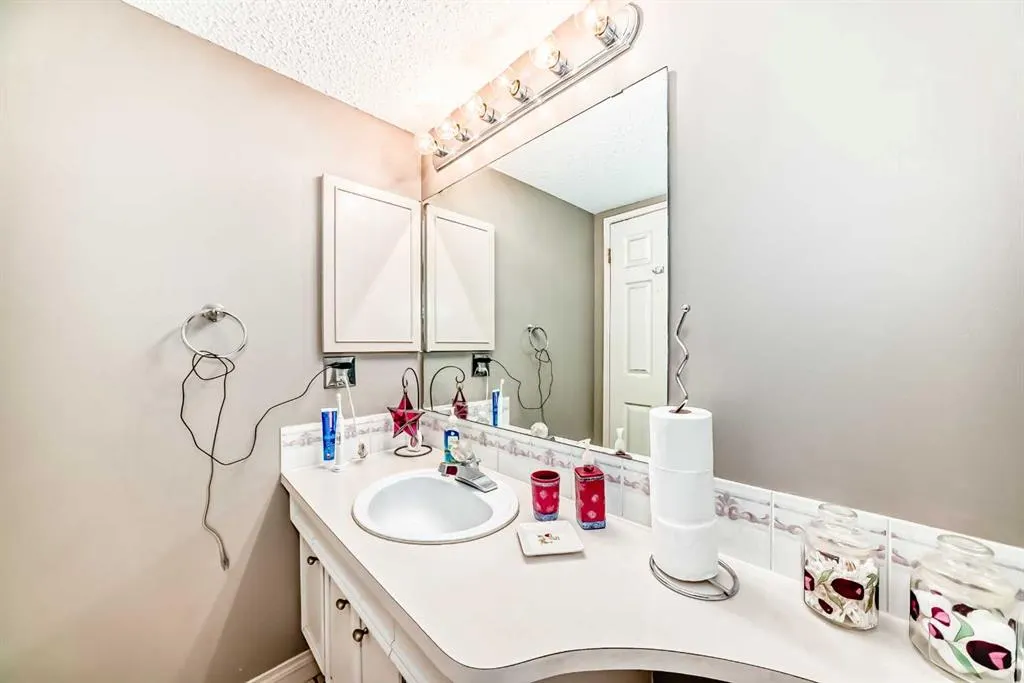 32 Radcliffe Bay SE