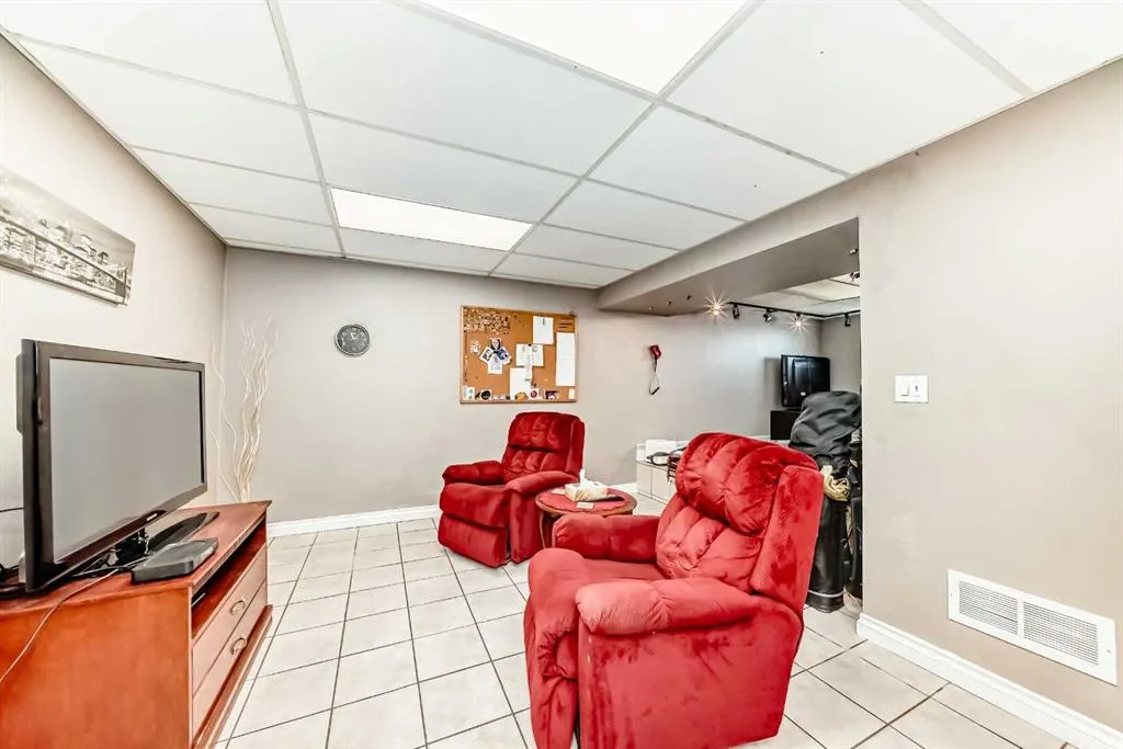 32 Radcliffe Bay SE