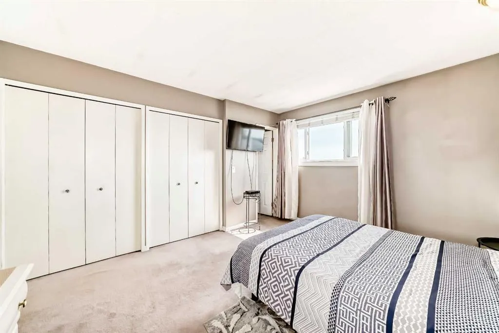 32 Radcliffe Bay SE