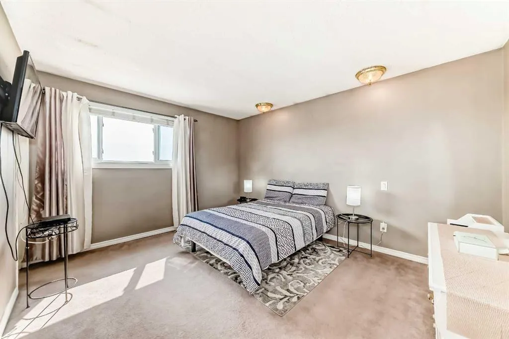 32 Radcliffe Bay SE