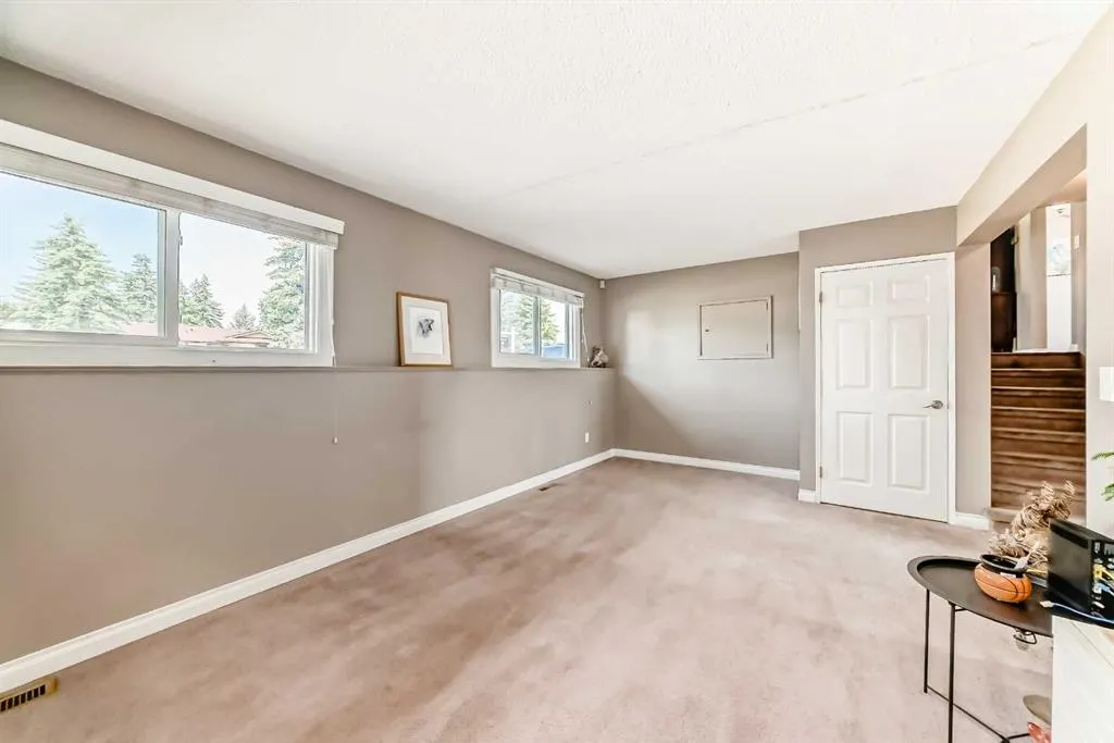 32 Radcliffe Bay SE