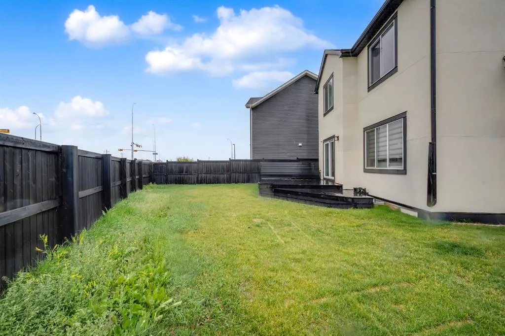151 Martha's Meadows Close NE