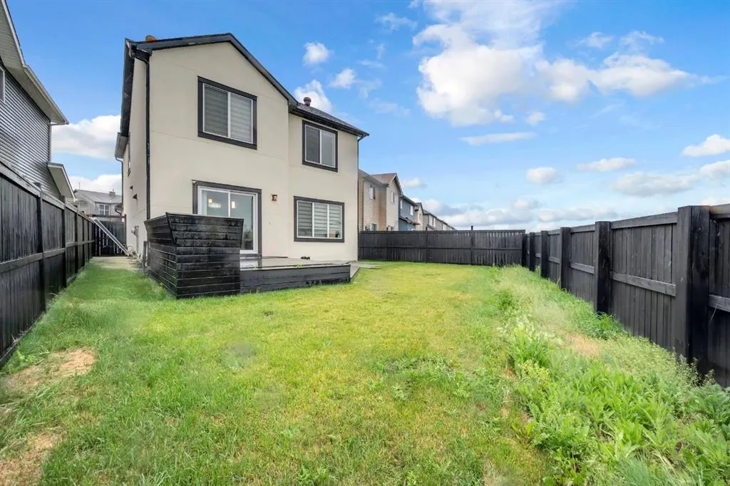 151 Martha's Meadows Close NE
