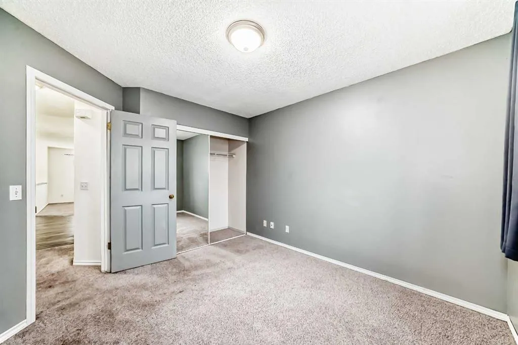 202 Saddlemead Green NE