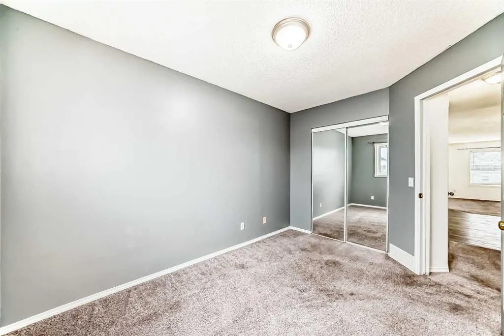 202 Saddlemead Green NE