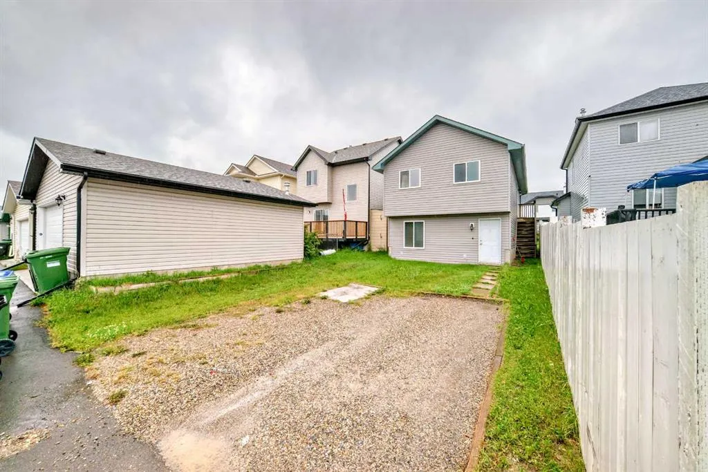 202 Saddlemead Green NE