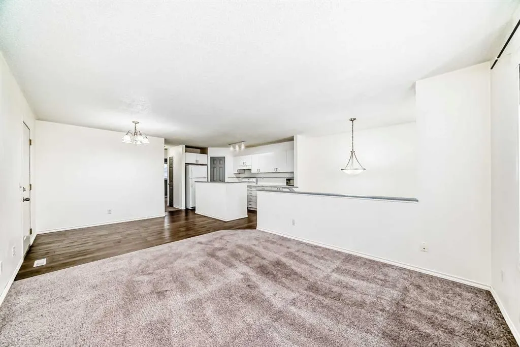 202 Saddlemead Green NE