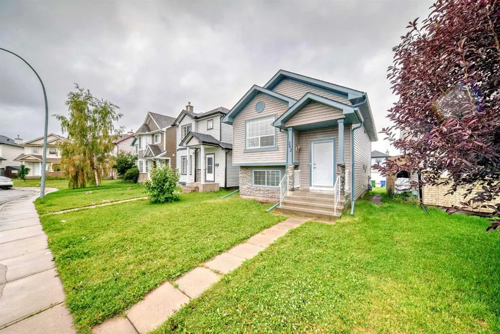 202 Saddlemead Green NE