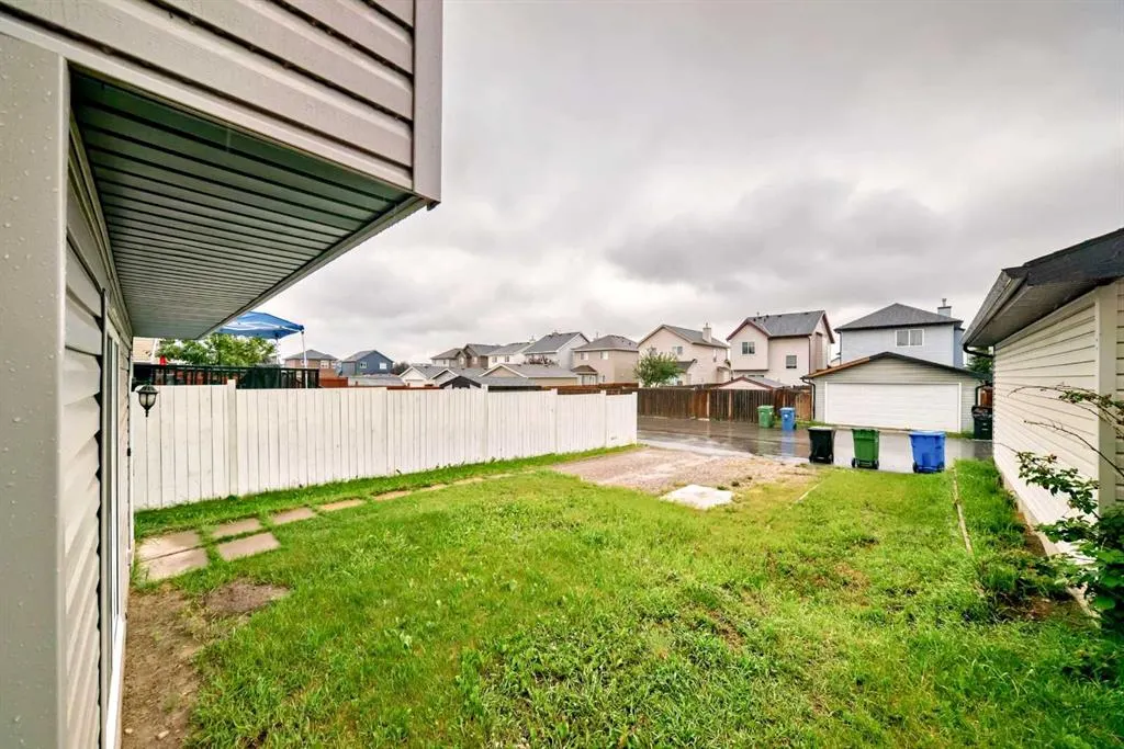 202 Saddlemead Green NE