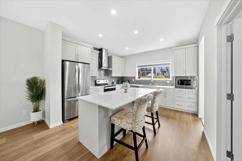10 Lucas Close NW