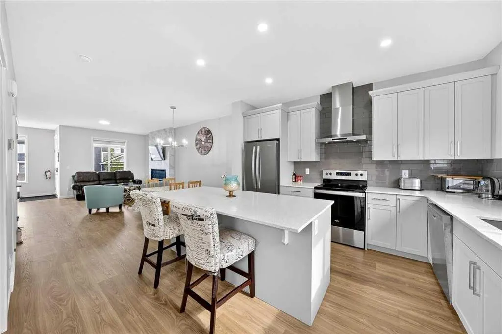 10 Lucas Close NW