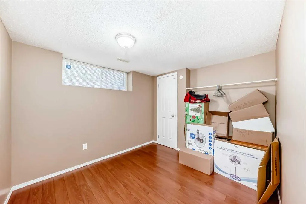148 Saddlecrest Gardens NE