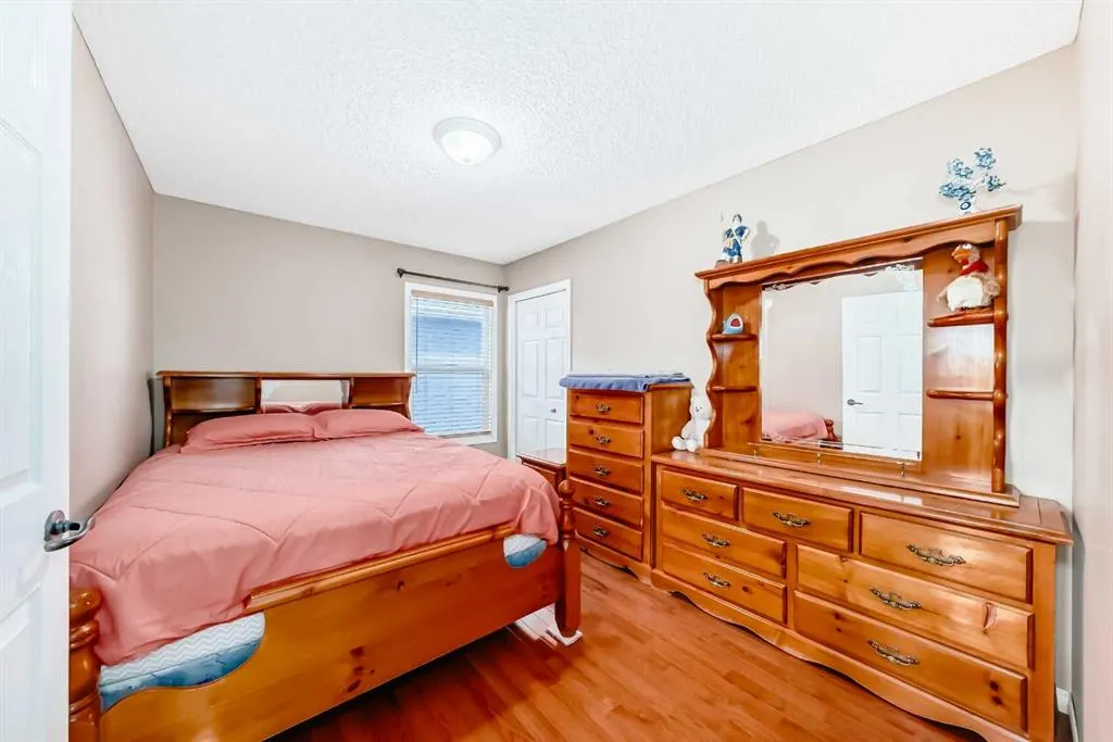 148 Saddlecrest Gardens NE