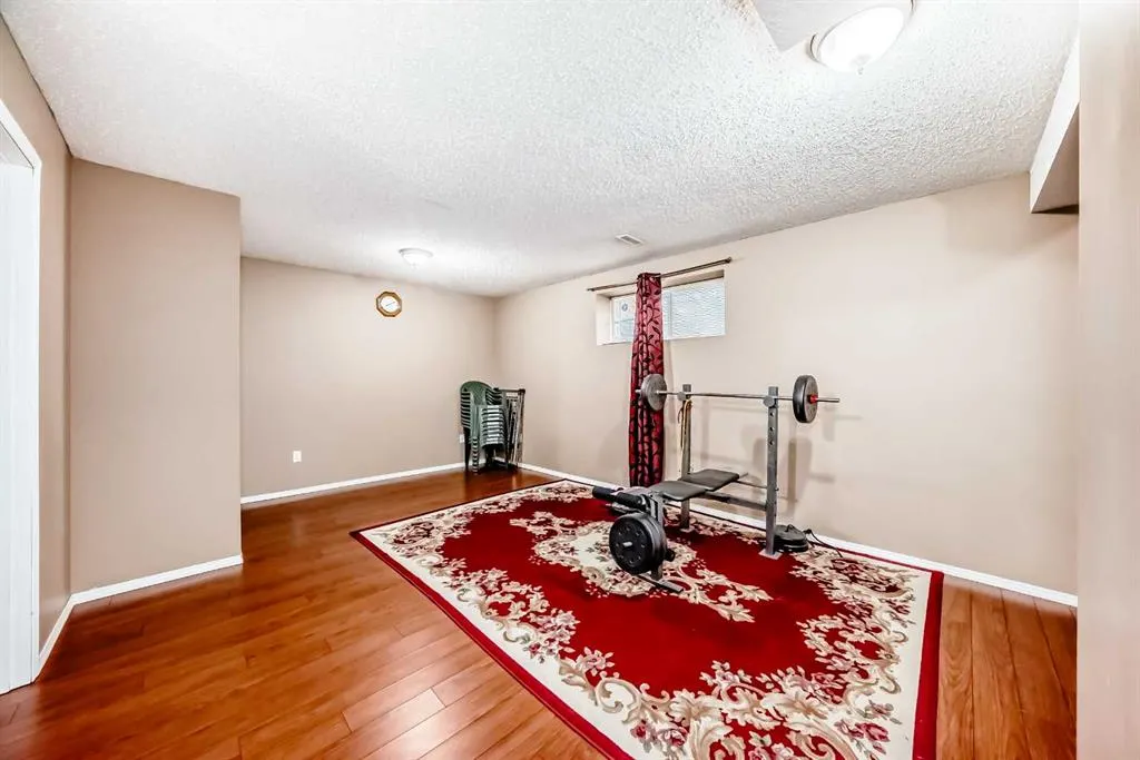 148 Saddlecrest Gardens NE