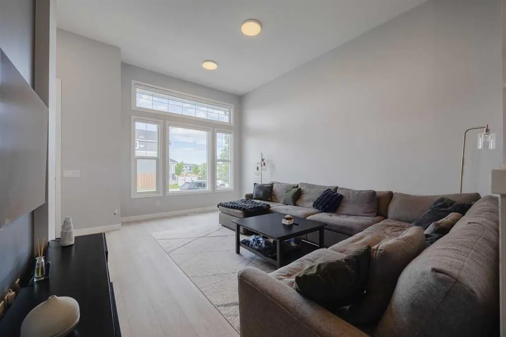 190 Magnolia Square SE