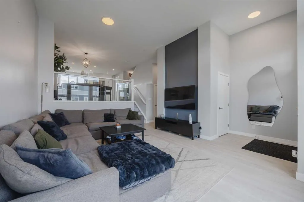 190 Magnolia Square SE