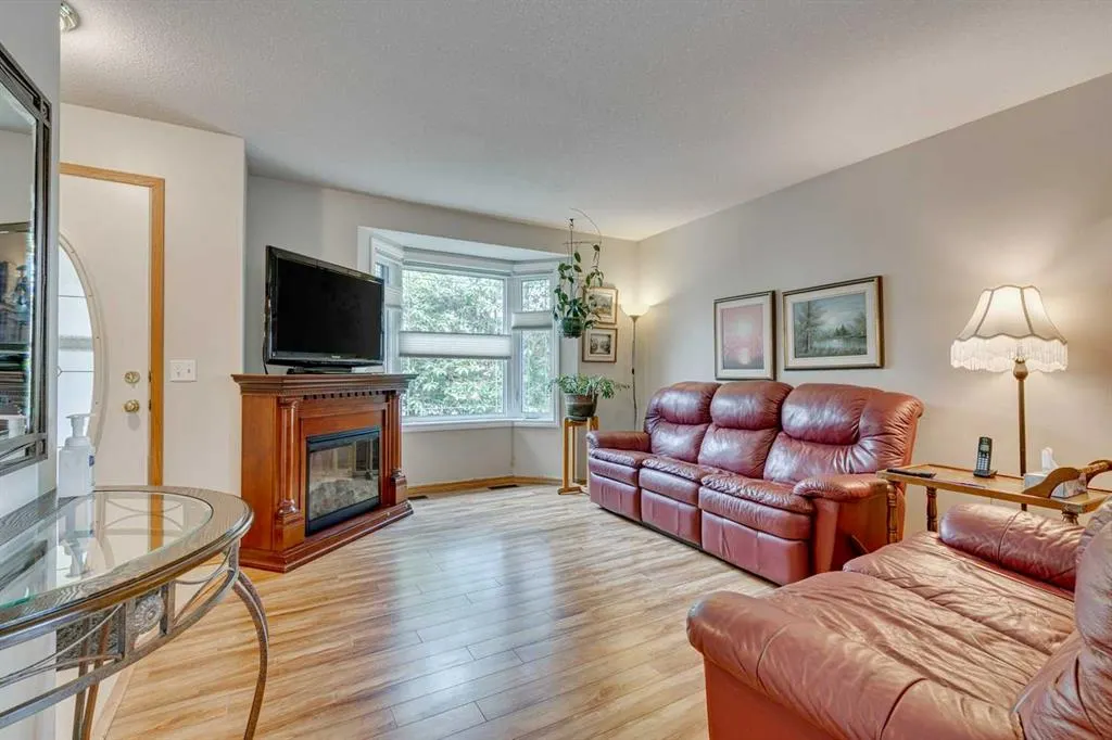 4 Dovista Court SE