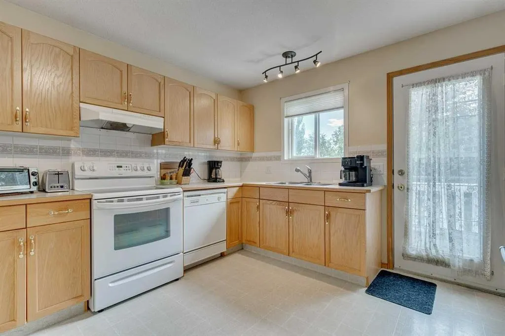 4 Dovista Court SE
