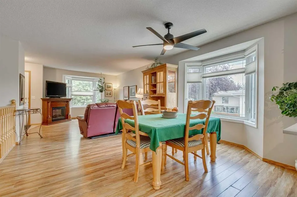 4 Dovista Court SE