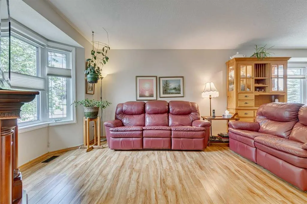 4 Dovista Court SE