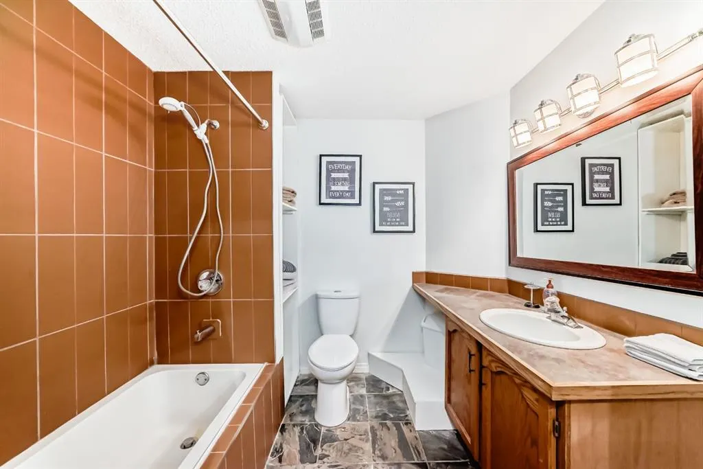 6 Gleneagles Close