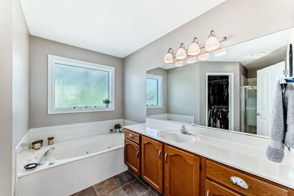 6 Gleneagles Close