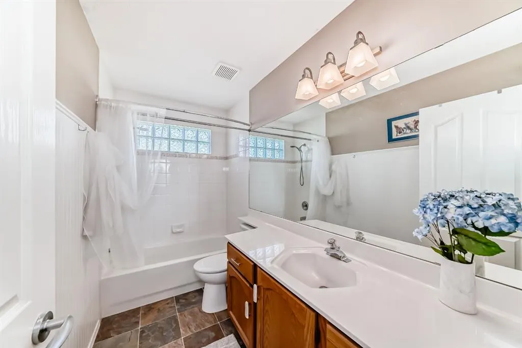 6 Gleneagles Close