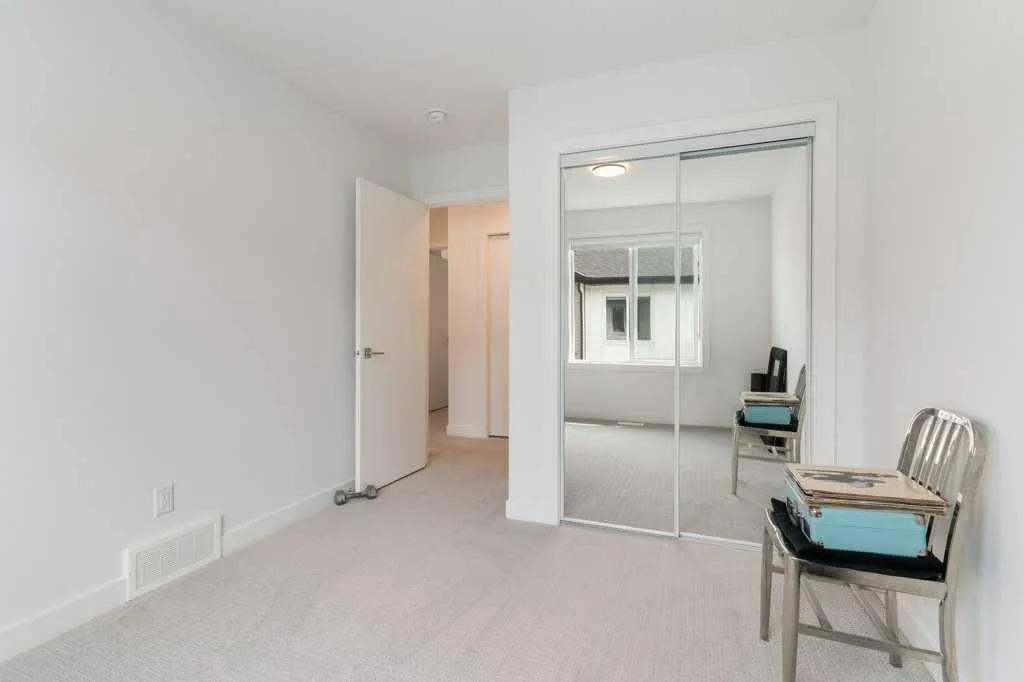 280 Chelsea Road, #2204